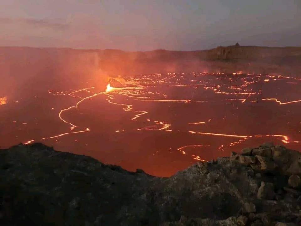Actively growing hornito is being fed by lava within the northern pit crater at Erta Ale volcano (image: Enku Mulugeta/VolcanoDiscovery Ethiopia)