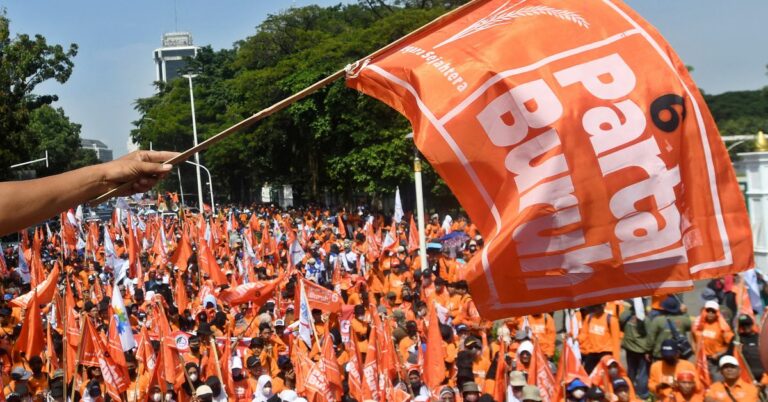 Thousands of Indonesian workers protest against president’s job decree