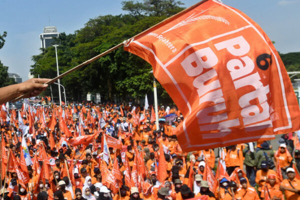 Thousands of workers protest in Jakarta