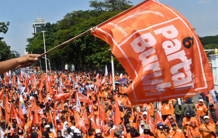 Thousands of workers protest in Jakarta