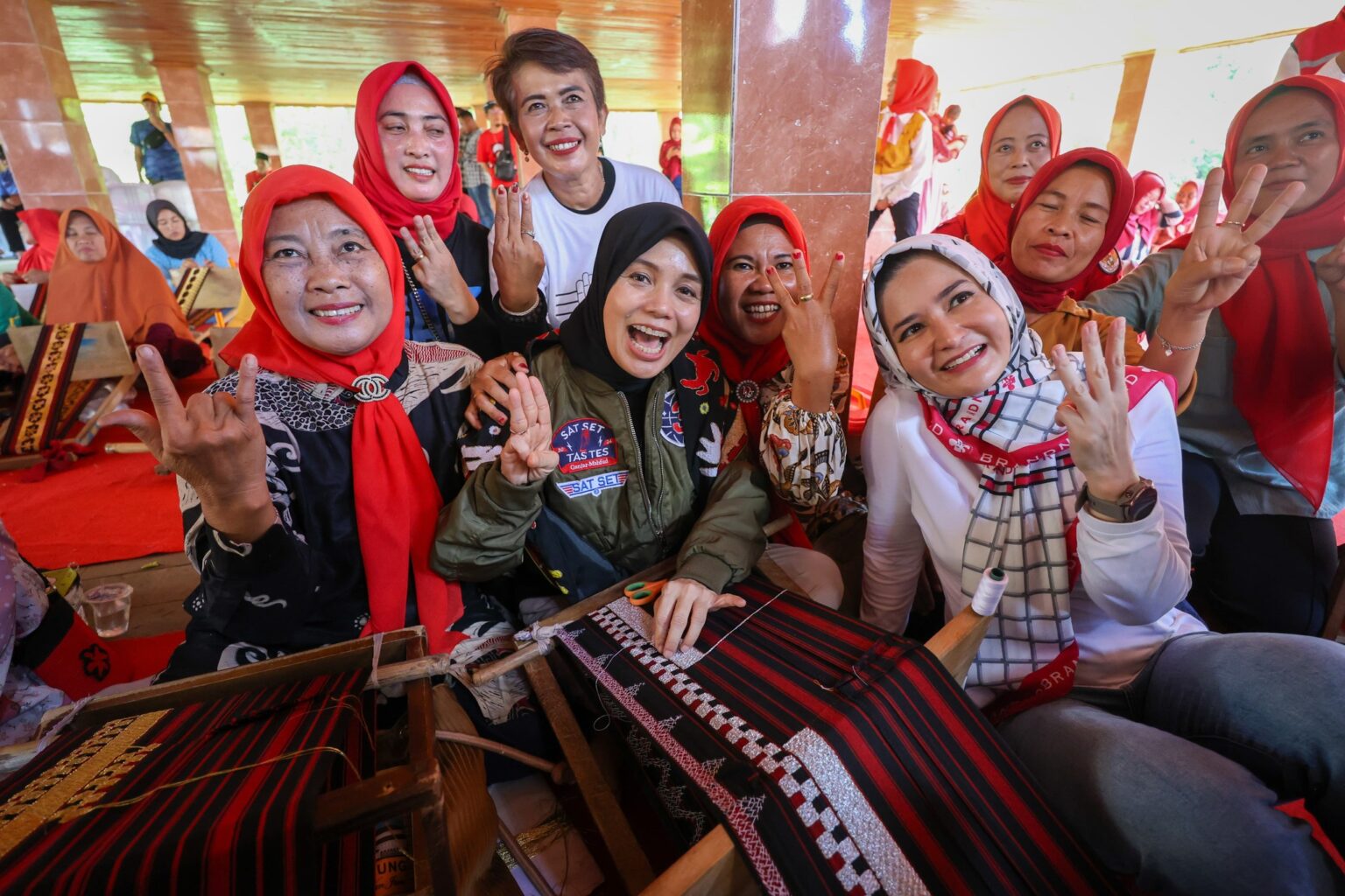 Kala Atikoh Belajar Menenun Bareng Ibu-ibu Perajin Tapis di Bumi Andan Jejama
