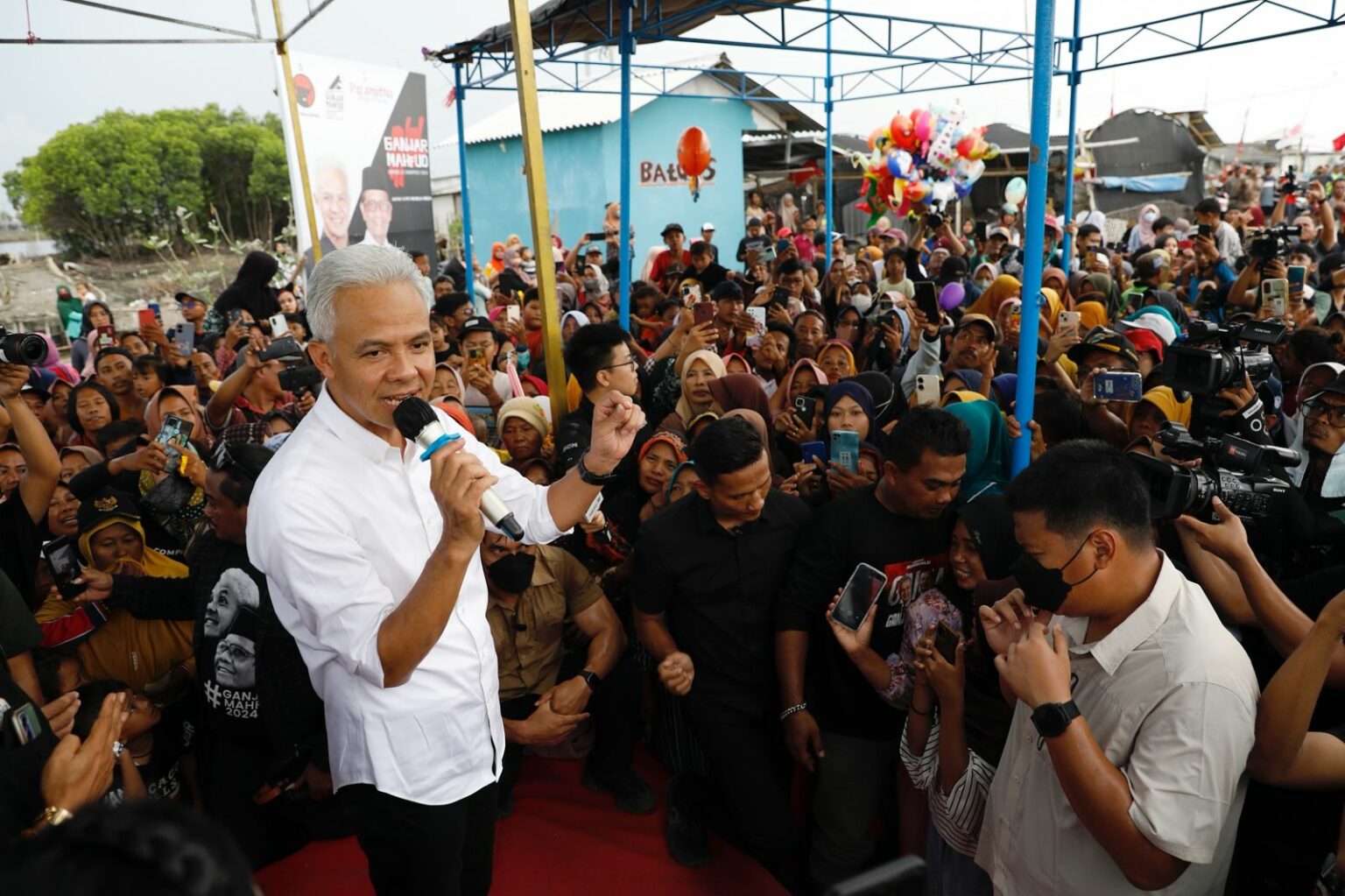 Ribuan Nelayan Brebes Tumplek Blek Sambut Kedatangan Ganjar