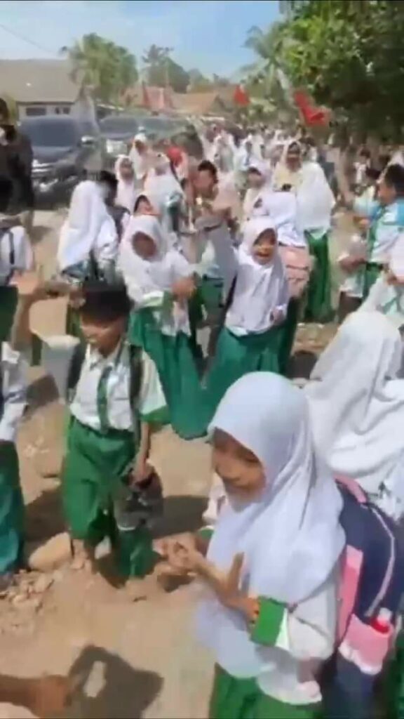 Hendak bersilaturahmi ke Ponpes Roudlotussolihin Bumirestu, Lampung Selatan, gan