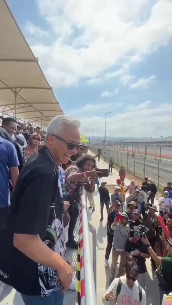 Momen ketika ganjarpranowo menonton balap MotoGP di sirkuit Mandalika bersama sa