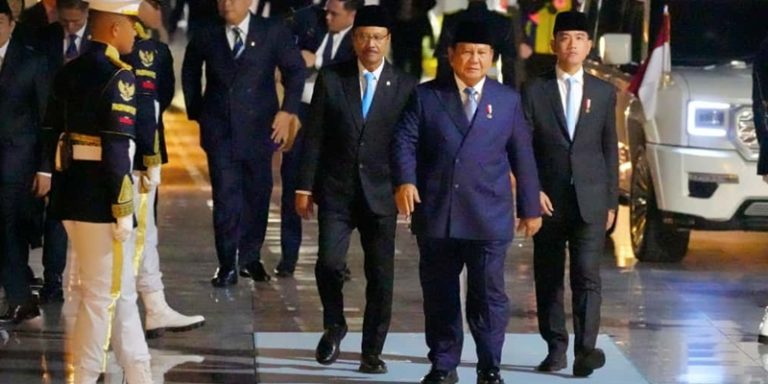 Gus Ipul Sambut Prabowo-Gibran dalam Renungan Suci di TMP Kalibata