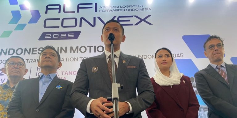 Transportasi Logistik RI Tertinggal dari Singapura