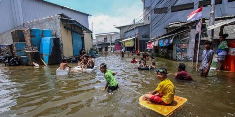 Disiagakan Pompa Halau Banjir Rob di Pesisir Jakarta