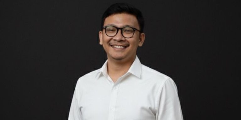 Sejarah Tidak Sesederhana Membagi antara Pahlawan dan Penjahat