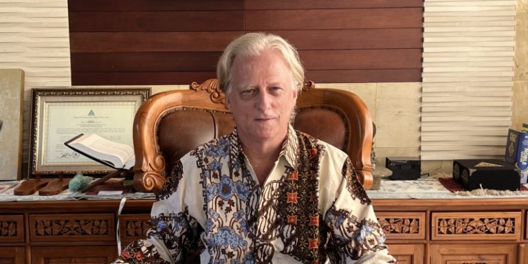 Rais Aam Pecat Penasihat PBNU Holland Taylor