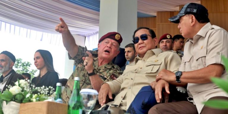 Prabowo dan Raja Abdullah II Antusias Saksikan Demonstrasi Drone di Mako Kopasgat