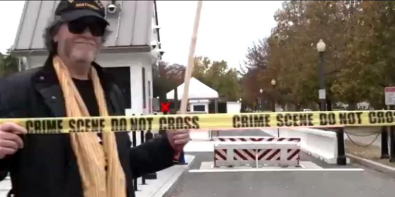 White House Dipasangi Pita Kuning TKP Kejahatan