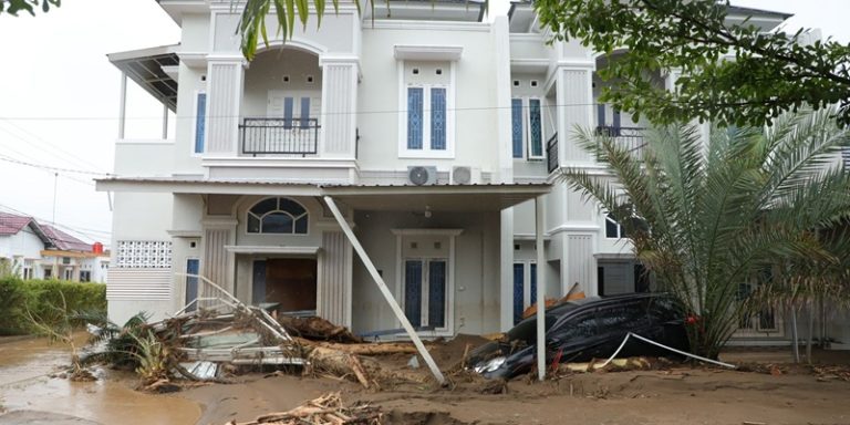 BNPB Perintahkan Jajaran Daerah Fokus Evakuasi Korban Bencana Padang