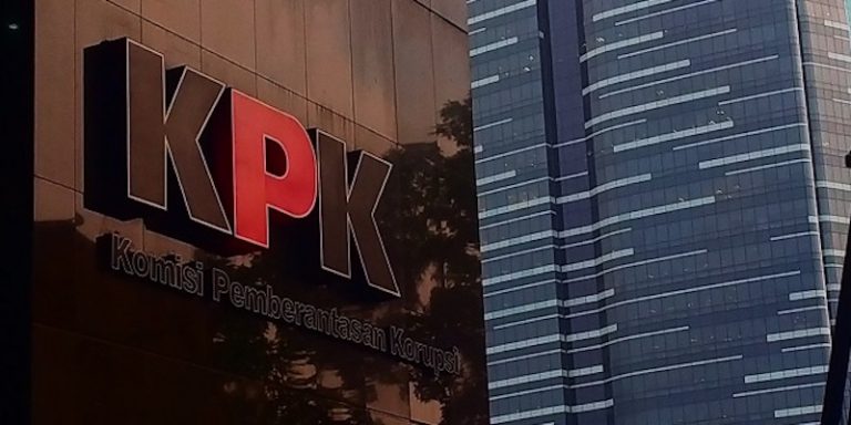 Jokowi Pintu Masuk KPK Usut Proyek Busuk Whoosh