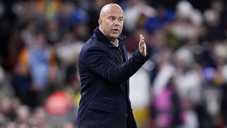 Arne Slot Antusias Hadapi “El Clasico” Versi Premier League