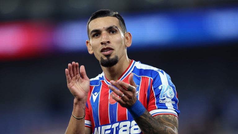 Barcelona Tertarik Datangkan Bek Kanan Crystal Palace