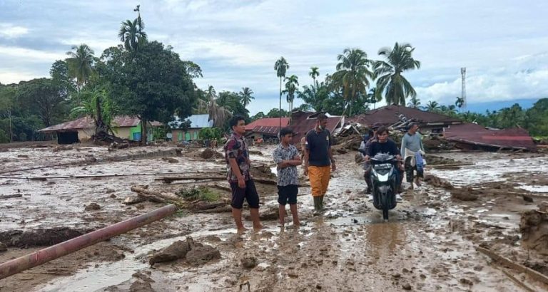 74 Orang Tewas Akibat Banjir dan Longsor di Agam : Okezone News