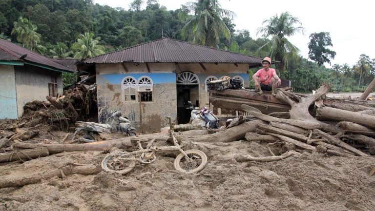 Banjir Bandang Meluluhlantakkan Tapanuli Selatan