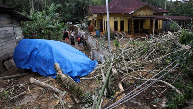 Tapanuli Tengah Terisolir, Kondisi Warga Memprihatinkan