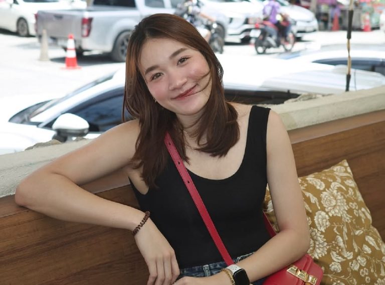 Kisah Persahabatan Pebulu Tangkis Supercantik Benyapa Aimsaard dengan Putri KW, Lengket hingga Berbagi Hadiah : Okezone Sports