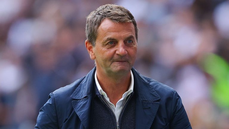 Bukan Chelsea, Tim Sherwood Klaim Man City Pesaing Utama Arsenal