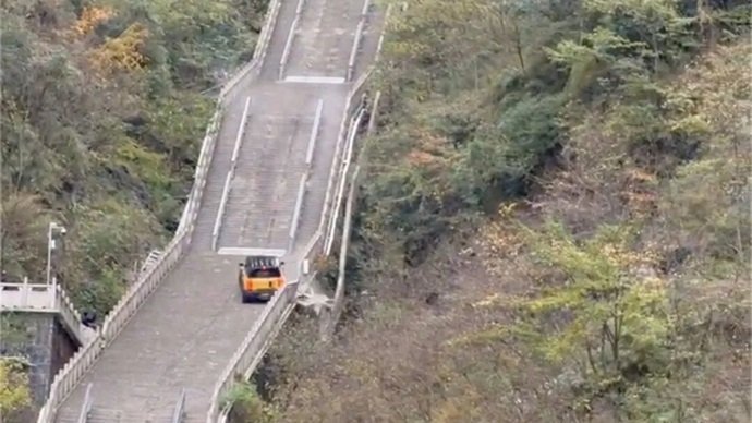 Viral SUV Chery Gagal Tiru Range Rover Taklukkan Tanjakan Ekstrem, Berujung Minta Maaf : Okezone Ototekno