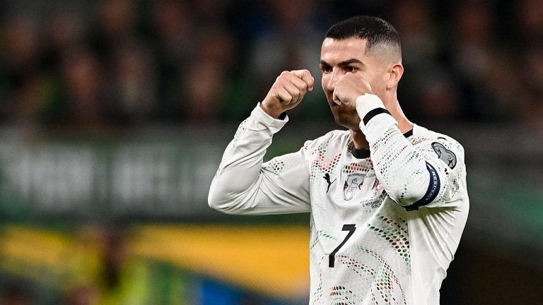 Cristiano Ronaldo Dikartu Merah, Pelatih Irlandia Bongkar Percakapan Panas