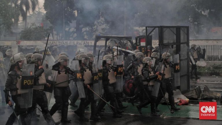 2 Demonstran Didakwa Rusak Mobil Pegawai Kemendagri saat Demo Agustus