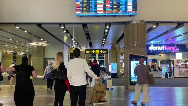 Rute Penerbangan Aman, Tak Ada Bandara Tutup