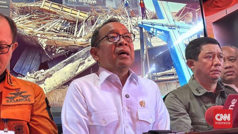 Pratikno Pimpin Rapat Penanganan Banjir dan Longsor Sumatera