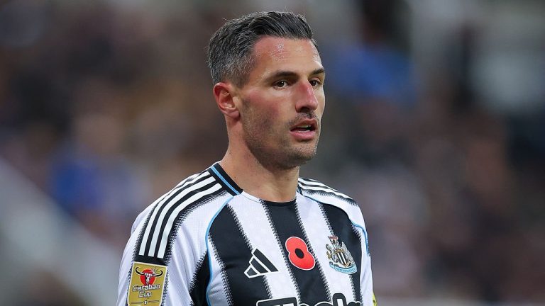Fabian Schar Ungkap Carabao Cup Bisa Jadi Jalan Pintas Newcastle Raih Trofi
