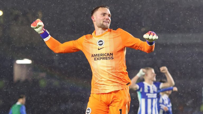 Gagalkan Penalti Brentford, Bart Verbruggen Dipuji Hurzeler