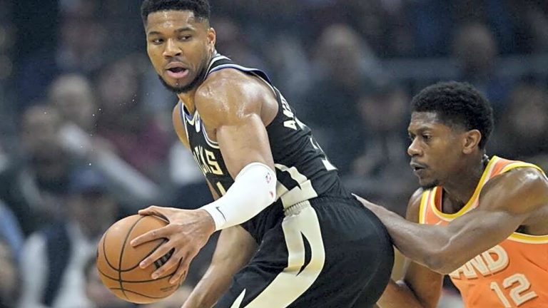 Giannis Antetokounmpo Kembali Bela Bucks Lawan Knicks