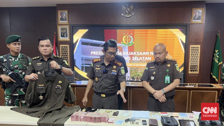 Jaksa Gadungan Tipu Warga Pamulang Rp310 Juta Punya Senpi Ilegal