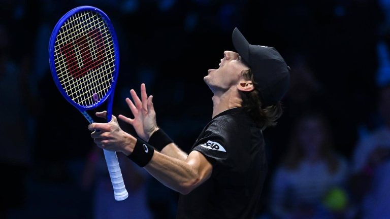 Alex De Minaur Lumpuhkan Taylor Fritz Di Turin