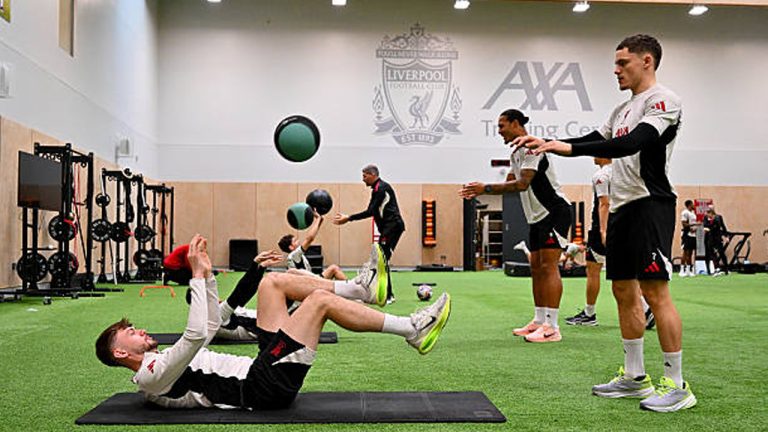 Jelang Lawan Nottingham Forest, Liverpool Kehilangan Dua Pemain Kunci