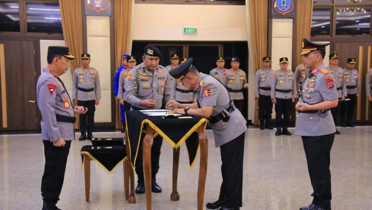 Ada 300 Polisi Aktif di Kementerian dan Lembaga