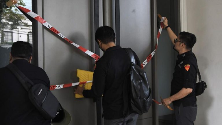 Jaksa Geledah Dinas TPH Bun-BPKAD Sulsel terkait Korupsi Bibit Nanas