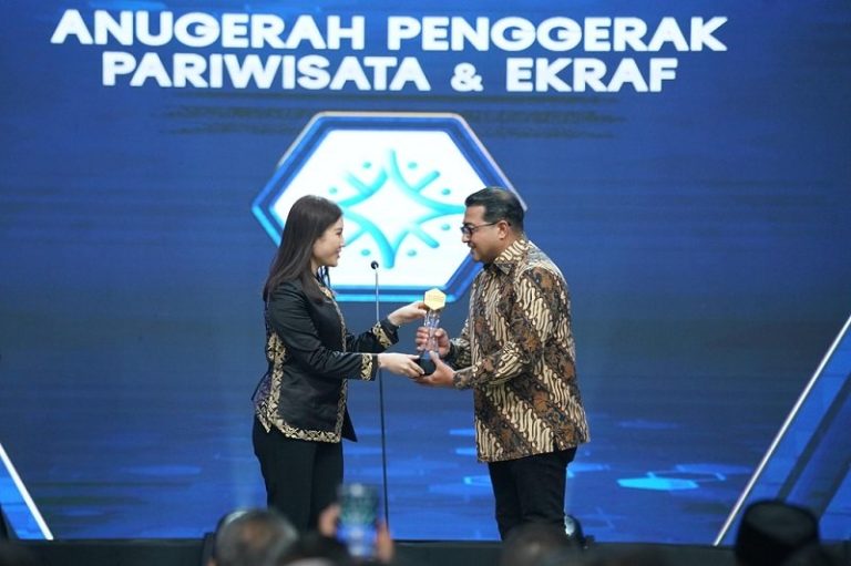 Kementerian Ekonomi Kreatif Raih Anugerah Penggerak Pariwisata dan Ekraf APN 2025 : Okezone Economy