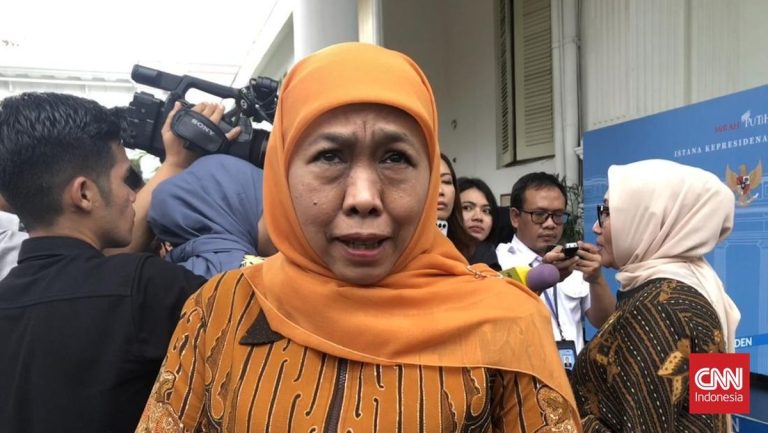 Marak Video Amatir Erupsi Semeru, Khofifah Ingatkan Warga Jaga Jarak