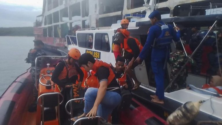 Kapal Penumpang Bawa 69 Orang Kandas di Perairan Gilimanuk Bali