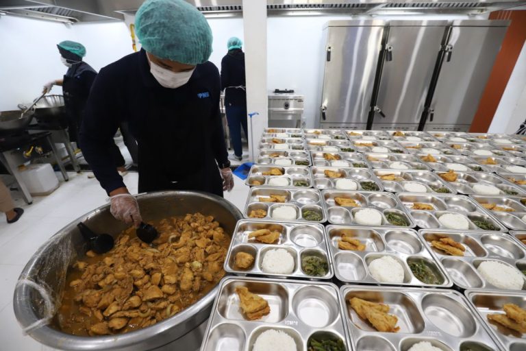 DPR Dukung Langkah Tegas BGN Tutup SPPG yang Lalai dalam Program MBG : Okezone News