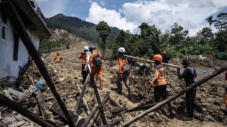 10 Orang Tewas, 18 Masih Hilang