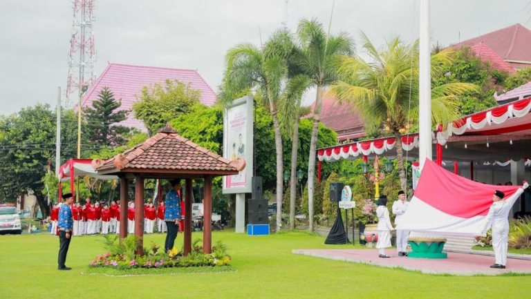 Pimpin Upacara HKN 2025, Bupati Klaten Ajak Perkuat Fondasi Kesehatan