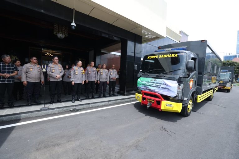 Polda Jatim Kirim Bantuan untuk Pengungsi Semeru, Prioritaskan Balita dan Lansia : Okezone News