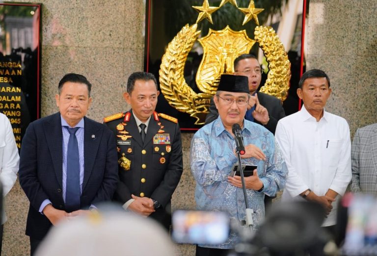 Rapat Perdana Komisi Percepatan Reformasi, Kapolri: Kita Terbuka dan Terima Evaluasi : Okezone News