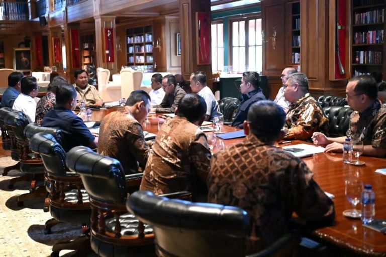 Prabowo Kumpulkan Menteri hingga Panglima TNI dan Kapolri di Hambalang, Ini yang Dibahas : Okezone News