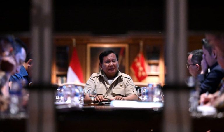 Seskab Teddy: Presiden Prabowo Tegaskan Komitmen Jalankan Amanat UUD 1945 Pasal 33 : Okezone News