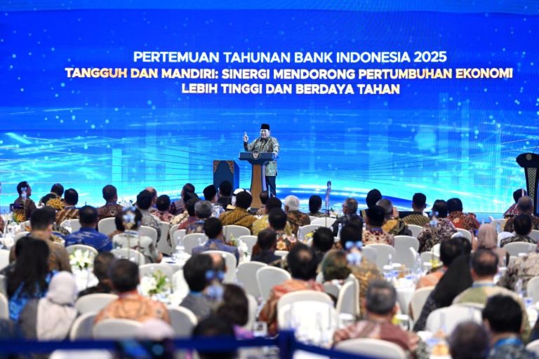 Bentuk Satgas 300 Ribu Jembatan, Prabowo: Anak-Anak Kita Tak Boleh Lagi Basah ke Sekolah! : Okezone News