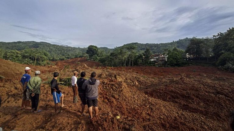 21 Warga Cilacap Hilang, Bupati Minta Kebut Pencarian Korban Longsor