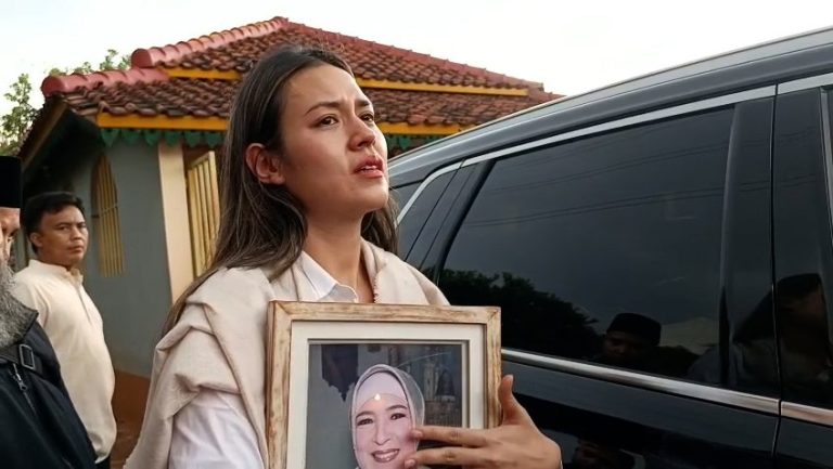 Kilas Balik, Ibunda Raisa Menangis Saat Dibuatkan dan Dinyanyikan ‘Lagu Untukmu’ : Okezone Women